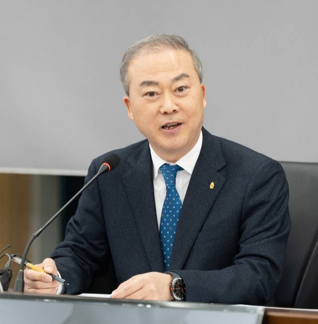 전북대학교 양오봉 총장은 18일 대학본관 2층 대회의실에서 취임3주년 기자회견을 열고 그간의 성과와 진행된 사업에 대해 설명하고 있다. /전북대 제공