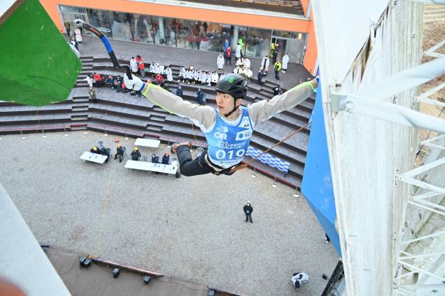 올해 청송 아이스클라이밍 월드컵이 지난 1월 9일부터 11일까지 경북 청송 얼음골에서 진행됐다. 이번 대회엔 세계 18개국에서 120여 명의 선수들이 참가해 기량을 겨뤘다. 청송군 제공