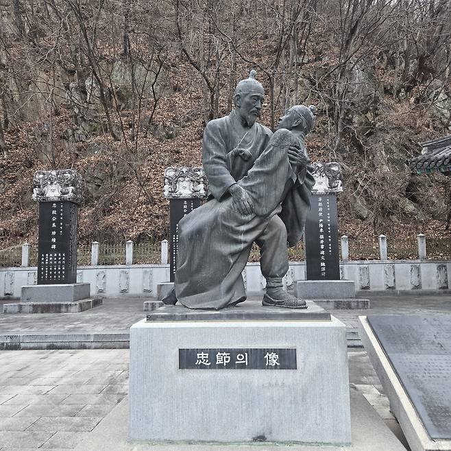문경시 산북면에 위치한 충의공비각. 엄흥도의 후손이 조상의 업적을 기리기 위해 건립했다.