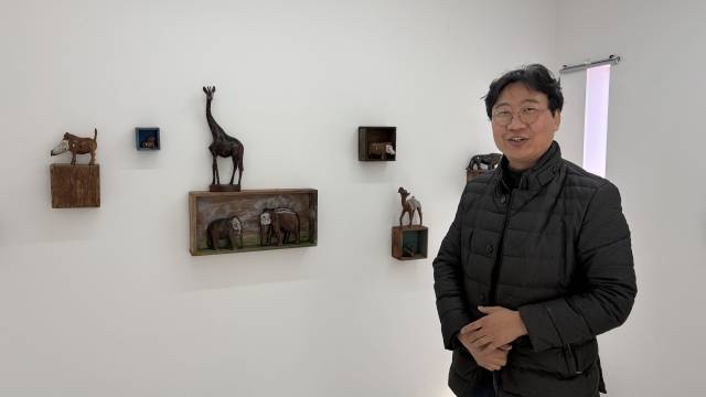 이웰갤러리 전시장에서 만난 박주현 작가. 김은영 기자 key66@