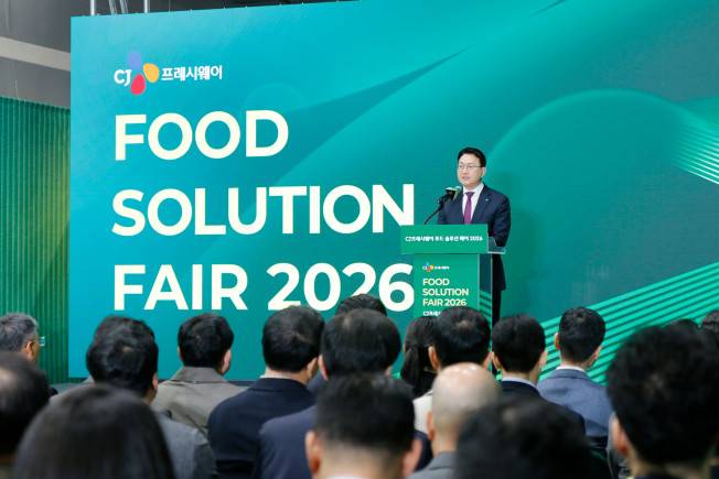 18일 오전 서울 양재 aT 센터에서 열린 '푸드 솔루션 페어 2026' 개막식에서 이건일 CJ프레시웨이 대표이사가 환영사를 하고 있다.(사진제공=CJ프레시웨이)