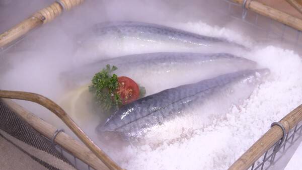 등푸른 생선은 혈중 중성지방 감소에 도움을 주는 것으로 알려졌다.