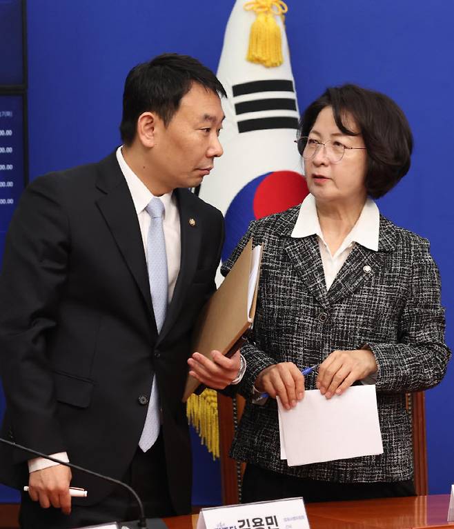 김용민(왼쪽) 더불어민주당 의원과 추미애 국회 법제사법위원장.(사진=이데일리 노진환 기자)