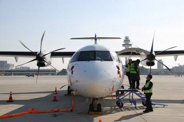 김포국제공항에서서 정비 중인 섬에어 1호기 (사진=섬에어)