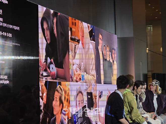 코르티스가 18일 오후 서울 애플스토어 명동에서 애플 50주년 행사에서 애플기기 사용 사례를 소개하고 있다(사진=윤정훈 기자)