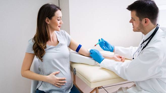 임신성 당뇨병은 산모와 뱃속 태아의 건강에 합병증을 유발할 수 있다｜출처: 클립아트코리아