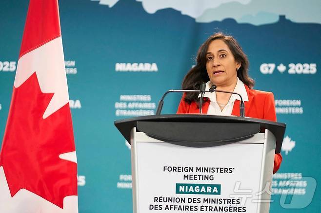 아니타 아난드 캐나다 외무장관이 지난해 11월 12일 온타리오주 나이아가라온더레이크에서 열린 G7 외교장관 회의에 참석해 발언하고 있다. (자료사진) 2025.11.12 ⓒ AFP=뉴스1