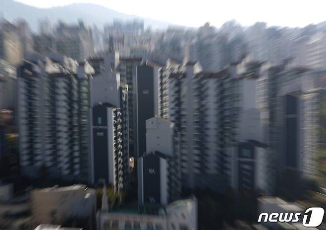 사진은 이날 서울 마포구 아파트 단지의 모습. 2022.10.20 ⓒ 뉴스1 신웅수 기자