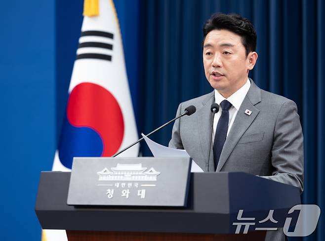 강훈식 비서실장이 18일 춘추관에서 전략경제협력 대통령 특사 UAE 방문 결과 브리핑을 하고 있다. 2026.3.18 ⓒ 뉴스1 이재명 기자