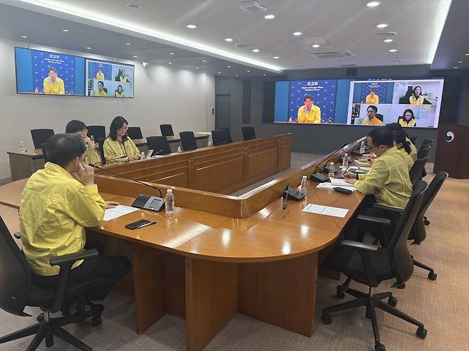윤주석 외교부 영사안전국장이 18일 오후 위험 수준이 높은 이란·이라크·레바논 내 재외국민 보호 대책을 점검하기 위해 해당 3개 공관 참석 하에 본부-공관 합동 상황점검회의를 개최했다.(외교부 제공)
