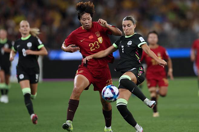 Australia's Steph Catley (R) and China's Shao Ziqin fight for the ball during the AFC Women?s Asian Cup Australia 2026 football semi-final match between Australia and China in Perth on March?17,?2026. (Photo by COLIN MURTY / AFP) / -- IMAGE RESTRICTED TO EDITORIAL USE - STRICTLY NO COMMERCIAL USE --







<저작권자(c) 연합뉴스, 무단 전재-재배포, AI 학습 및 활용 금지>