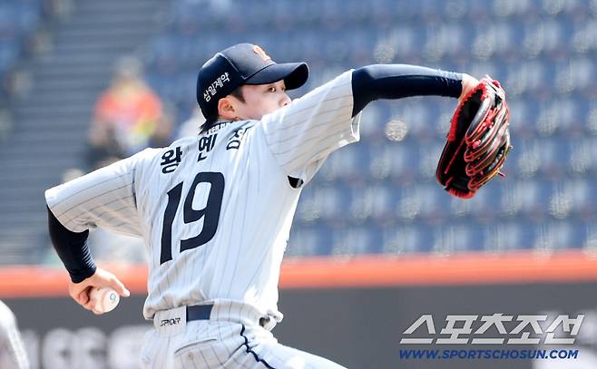 한화 왕옌청은 두산 플렉센과 선발 맞대결에서도 밀리지 않았다.