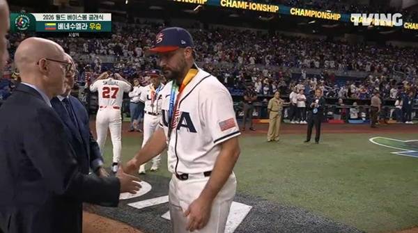 시상식에 참여한 타릭 스쿠발. ⓒTVING