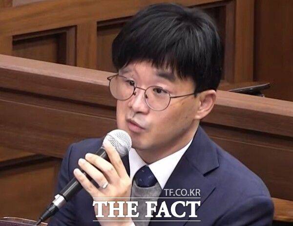 법정에서 소동을 일으킨 김용현 전 국방부 장관 변호인 권우현 변호사가 오는 20일 구속기로에 선다. /서울중앙지법. 뉴시스