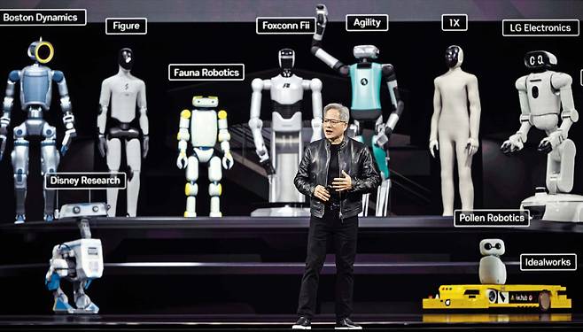 젠슨 황 엔비디아 최고경영자(CEO)가 지난 16일(현지 시각) 미국 캘리포니아주 산호세에서 열린 인공지능(AI) 관련 컨퍼런스에서 연설하고 있다. /AP연합뉴스