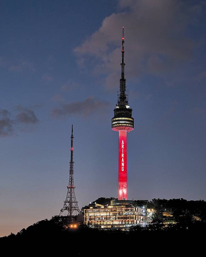 BTS의 아리랑 글자가 남산타워 기둥에 써진 모습 조감도. /빅히트뮤직