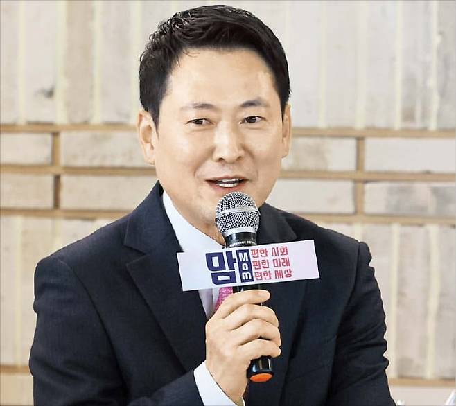 장동혁, 출산·육아 현장 간담회  장동혁 국민의힘 대표가 17일 서울 마포구에서 열린 당 ‘맘편한 특별위원회’ 간담회에서 발언하고 있다./뉴시스