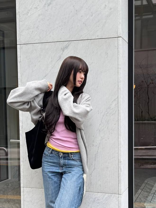 박희선이 청바지를 입는 방법. 사진 인스타그램 @heesunrose