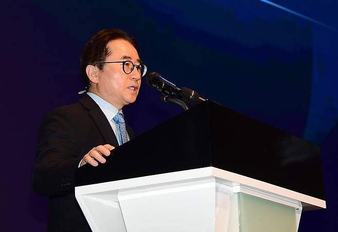 삼성전기 장덕현 대표이사가 주주총회에서 2026년 경영성과를 발표하고 있다.ⓒ삼성전기