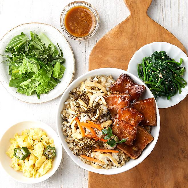 뇌 건강을 위해선 중금속에 오염되지 않은 신선한 식재료로 만든 음식을 먹어야 한다 . 현대그린푸드 제공