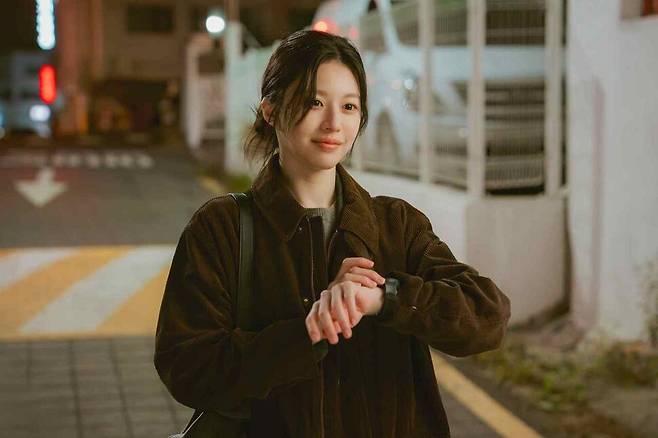 ‘모두가 자신의 무가치함과 싸우고 있다’ 스틸컷. 스튜디오 피닉스, 에스엘엘, 스튜디오 플로우 제공