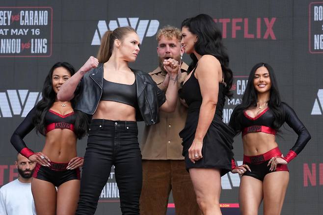 론다 로우지(왼쪽)와 지나 카라노. 사진=로이터 연합뉴스