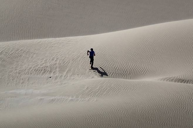 사막을_달리는_인간. ⓒ픽사베이