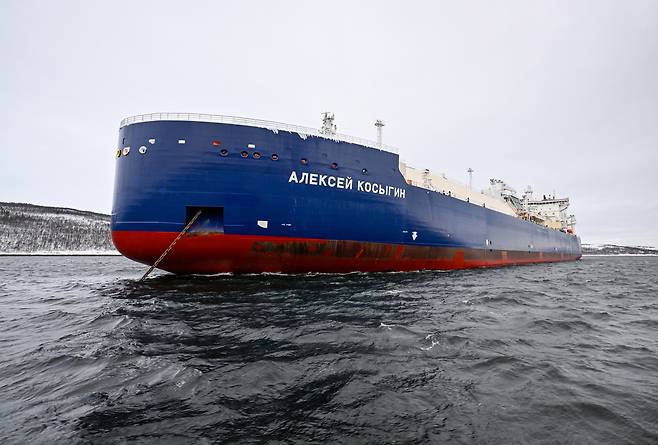 지난 2월 4일(현지시간) 러시아 LNG 운반선이 무르만스크항에 도착해 있다. 타스연합뉴스