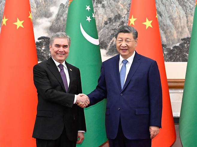 18일 시진핑 중국 국가주석은 이날 베이징에서 구르반굴리 베르디무하메도프 투르크메니스탄 대통령과 정상회담을 하고 있다. 중국 외교부