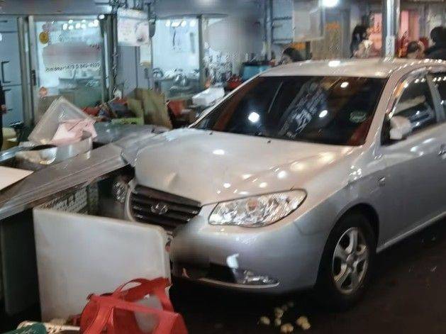 돌진사고 현장. 충주소방서 제공