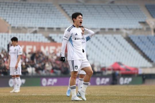 골세리머니를 펼치는 이동경 / 사진=한국프로축구연맹 제공