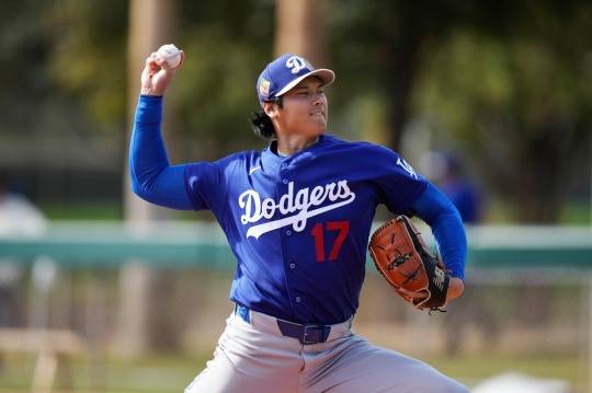 스프링캠프에서 투구 훈련하는 오타니 쇼헤이. 사진[AP=연합뉴스]