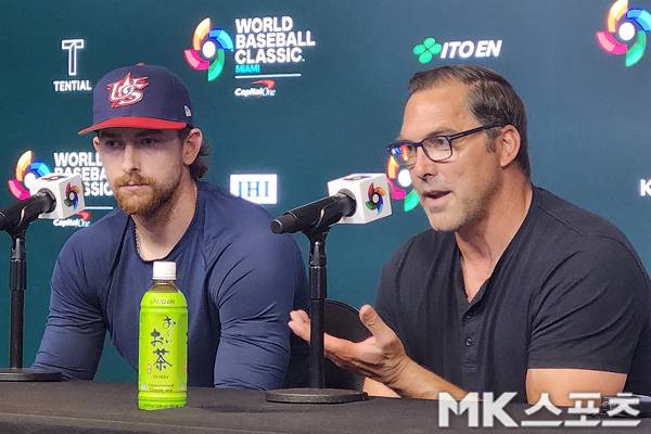결승전 선발 맥린과 데로사 미국 감독이 기자회견을 갖고 있다. 사진(美 마이애미)= 김재호 특파원