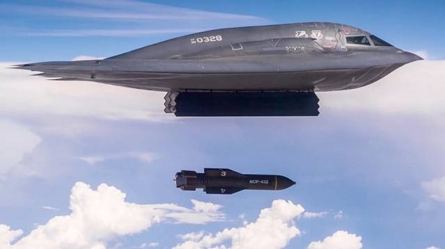 2023년 5월에 공개된 B-2 스텔스 폭격기의 GBU-57 투하 훈련 모습. 미 공군 홈페이지 캡처/연합뉴스