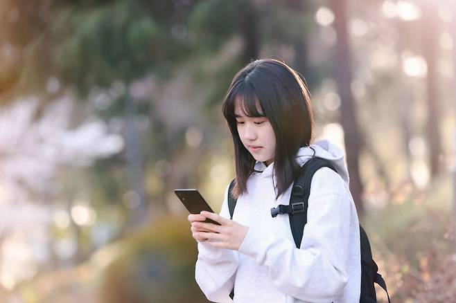 [서울=뉴시스] 일본이 호주의 사례를 참고해 아동·청소년의 소셜미디어 이용을 제한하는 방안을 검토하기 시작했다. (사진=유토이미지) *재판매 및 DB 금지