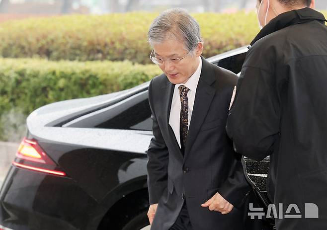 [서울=뉴시스] 조성우 기자 = 조희대 대법원장이 18일 오전 서울 서초구 대법원으로 출근하고 있다. 2026.03.18. xconfind@newsis.com