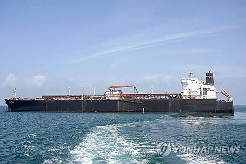 호르무즈 해협 인근의 인도 LPG 수송선 [AFP=연합뉴스 제공]