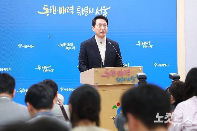 오세훈 서울시장이 6·3지방선거 국민의힘 서울시장 후보자 추가 공천 접수 마감일인 17일 오후 서울시청 브리핑룸에서 공천 신청과 관련한 입장을 밝히고 있다. 류영주 기자