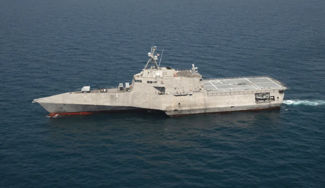 2025년 미 해군 소속 USS 캔버라가 중동 해역을 항해하고 있다. 미 해군 제공