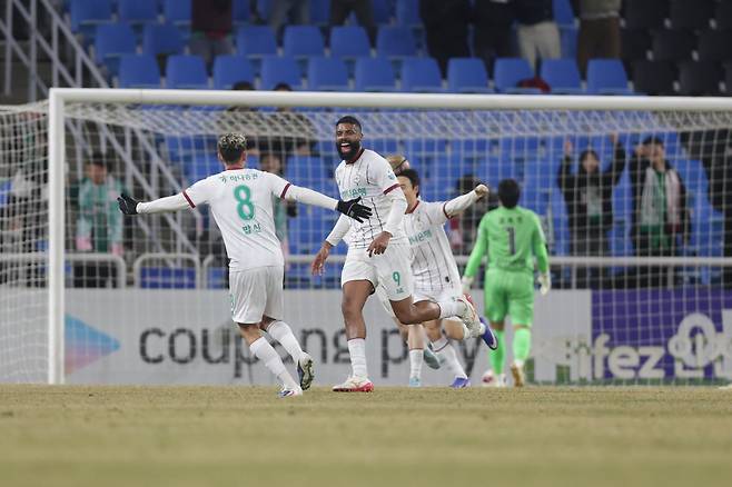 대전하나 디오고가 18일 인천축구전용경기장서 열린 인천과 K리그1 원정경기에서 후반 40분 득점한 뒤 기뻐하고 있다. 사진제공｜한국프로축구연맹