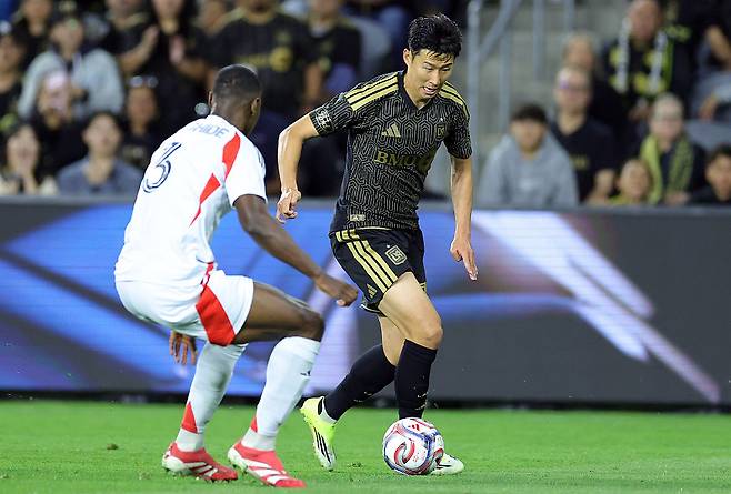 LAFC 손흥민이 지난 8일 MLS 댈러스전에서 드리블하고 있다. Getty Images코리아