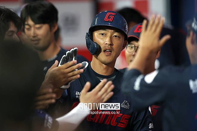 ▲ 지난해는 물론 올해도 1군 스프링캠프 명단에 이름을 올리지 못했던 노진혁이 부상자가 속출하게 되자 1군에서 기회를 받아나가고 있다. ⓒ곽혜미 기자