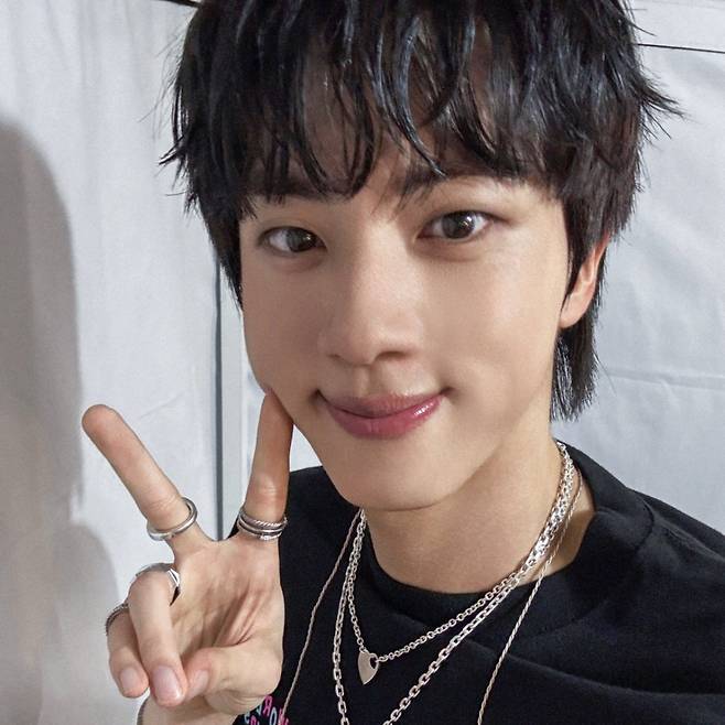 방탄소년단 진, 마이원픽 2월 기부스타 1위..선한 영향력