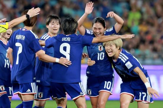 신상우 감독이 지휘하는 한국 여자 축구대표팀은 18일 호주 시드니의 스타디움 오스트레일리아에서 열린 2026 아시아축구연맹(AFC) 여자 아시안컵 준결승전에서 강채림(몬트리올)이 득점포를 가동했으나 일본에 1-4로 완패했다. 결승 진출에 실패한 우리나라는 첫 우승 꿈을 접은 채 대회를 마쳤다. 한국의 이 대회 최고 성적은 직전인 2022년 인도 대회 준우승이다. 이날 경기는 슈팅 수 6-21에 달할 정도로 한국이 크게 밀렸다. 연합뉴스