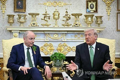 도널드 트럼프 미국 대통령(오른쪽) [워싱턴 AFP=연합뉴스. 재판매 및 DB 금지]