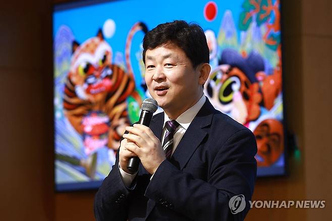 박기태 단장이 소개하는 청년 공공외교대사 [연합뉴스 자료사진] 박기태 반크 단장이 2026년 2월 25일 서울 종로구 연합뉴스 본사 사옥에서 연합뉴스·사이버외교사절단 반크 공동 주최로 열린 '제13기 청년 공공외교대사 발대식'에서 '우리가 바로 대한민국 한류 홍보대사'를 주제로 강연을 하고 있다. jin90@yna.co.kr