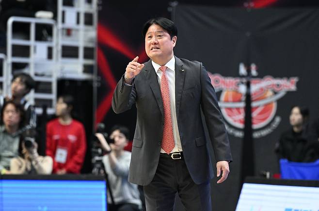 kt의 문경은 감독 [KBL 제공. 재판매 및 DB 금지]