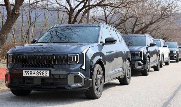 최근 진행된 기아 오토랜드 광주~전북 고창읍성 디 올 뉴 셀토스 시승 행사에 차량이 줄지어 서 있다. <기아 제공>