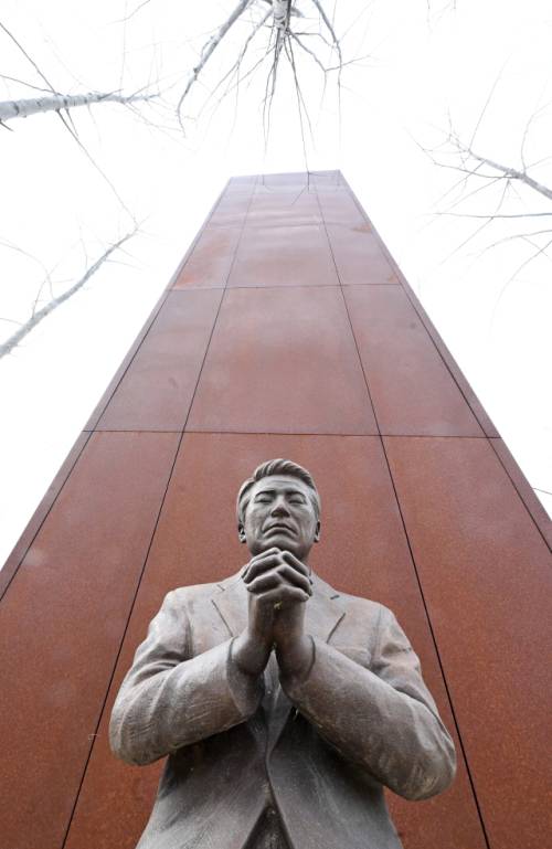 제정구 커뮤니티센터 입구에는 바른 세상을 향한 염원을 기리는