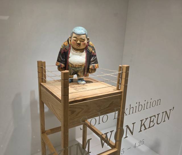 김원근 개인전 '춘식이의 봄' 설치 모습. 갤러리마레 제공